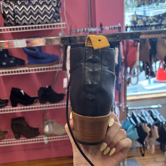 Stylish Black Heeled Boots for Women - Picture 4 of 6